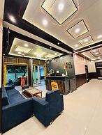 S R HOTEL