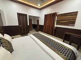 S R HOTEL