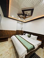 S R HOTEL