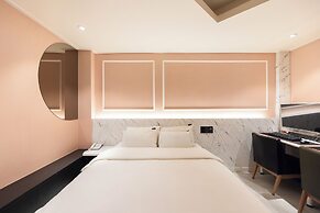 Hotel Daily