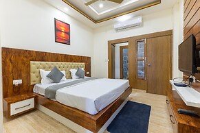 A radiant villa on the Ganges