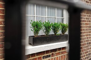 The Ivy House on Clarendon