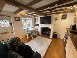 The Snug - From 130 Per Night