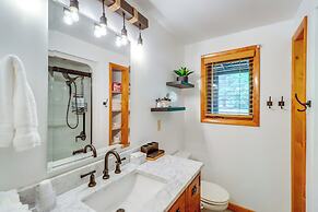 3,000 Sq Ft + Game Room: Ozarks Serenity Cabin!