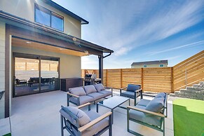 Hot Tub & Water Views: High-end Vantage Retreat