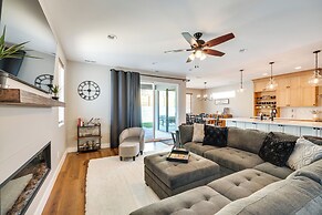 Hot Tub & Water Views: High-end Vantage Retreat