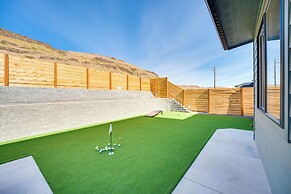 Hot Tub & Water Views: High-end Vantage Retreat
