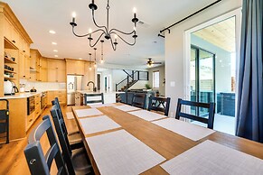 Hot Tub & Water Views: High-end Vantage Retreat