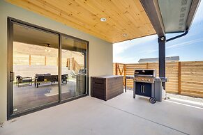 Hot Tub & Water Views: High-end Vantage Retreat
