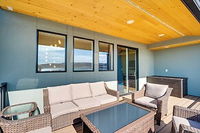 Hot Tub & Water Views: High-end Vantage Retreat