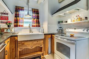 3 Blocks to Indy Motor Speedway: Home w/ Yard!