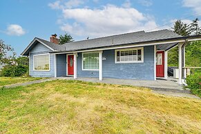 Walk to Beach: Cozy Home w/ Deck in Smith River!