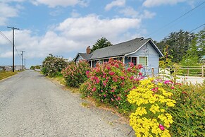 Walk to Beach: Cozy Home w/ Deck in Smith River!