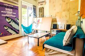 Spacious Apartment Near Parthenon for 6 Persons
