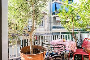 Spacious Apartment Near Parthenon for 6 Persons