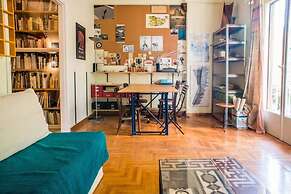 Spacious Apartment Near Parthenon for 6 Persons