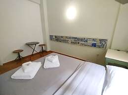 Spacious Apartment Near Parthenon for 6 Persons