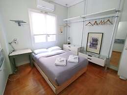Spacious Apartment Near Parthenon for 6 Persons