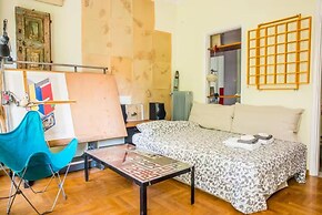 Spacious Apartment Near Parthenon for 6 Persons