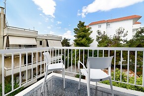 Zana s Cozy Apartment at Glifada