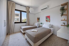 Trygoni Court - Elegant Downtown 3-bdr Apartment