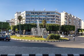 Trygoni Court - Elegant Downtown 3-bdr Apartment
