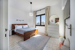 Trygoni Court - Elegant Downtown 3-bdr Apartment