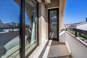 Trygoni Court - Elegant Downtown 3-bdr Apartment