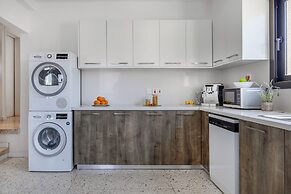 Trygoni Court - Elegant Downtown 3-bdr Apartment