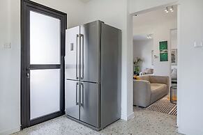 Trygoni Court - Elegant Downtown 3-bdr Apartment