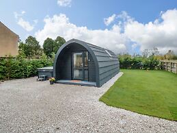 Bumblebee Glamping Pod