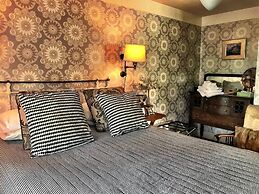 Historic Skagway Inn