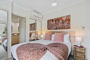 Lakeside Luxe Retreat - Pool View BBQ Spa Bath