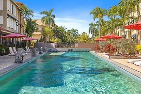 Lakeside Luxe Retreat - Pool View BBQ Spa Bath