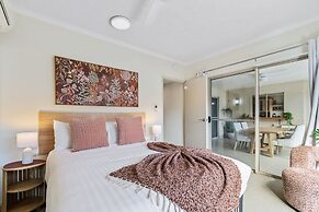 Lakeside Luxe Retreat - Pool View BBQ Spa Bath