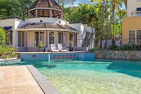 Lakeside Luxe Retreat - Pool View BBQ Spa Bath