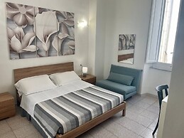 Onlyrooms V - Central & Train Station