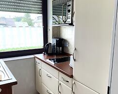 Spacious Flat Near Hiking Trails