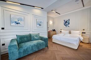 Ermou 99 Intelligent Private Suites