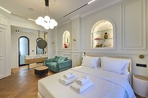 Ermou 99 Intelligent Private Suites