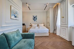 Ermou 99 Intelligent Private Suites