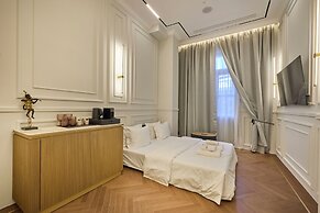 Ermou 99 Intelligent Private Suites