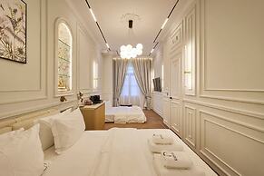 Ermou 99 Intelligent Private Suites