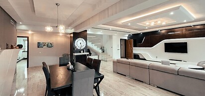 DELUXE MIRAFLORES DUPLEX