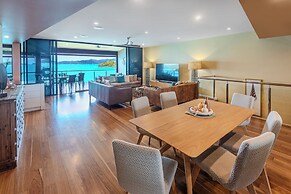 Edge 18 Waterfront Luxury