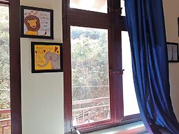 XTSY Travellers Hostel
