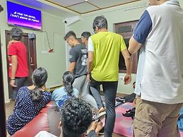 XTSY Travellers Hostel