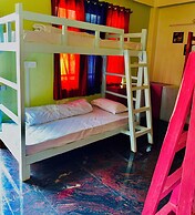 XTSY Travellers Hostel