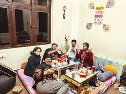 XTSY Travellers Hostel