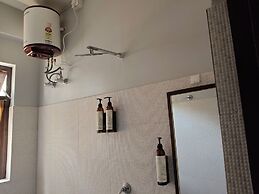 XTSY Travellers Hostel